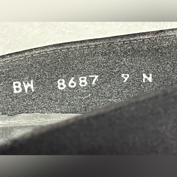 Stuart Weitzman Black Satin Heels Size 9N - Picture 10 of 10